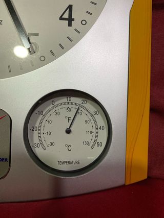 RELOJ PARED.HORA TEMPERATURA y HUMEDAD