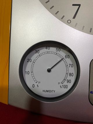 RELOJ PARED.HORA TEMPERATURA y HUMEDAD