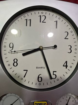 RELOJ PARED.HORA TEMPERATURA y HUMEDAD