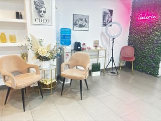 R-7938080 Traspaso Peluquería y Centro Estético