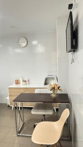 R-7938080 Traspaso Peluquería y Centro Estético