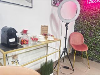 R-7938080 Traspaso Peluquería y Centro Estético