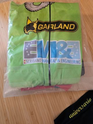 MAILLOT CICLISMO CON ETIQUETA