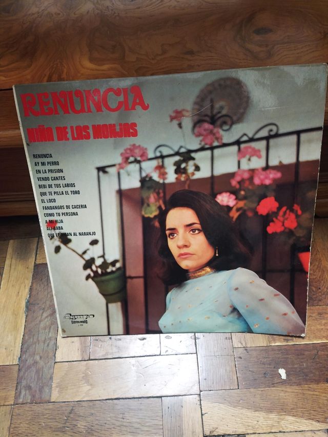 Libro del periódico español antiguo año58