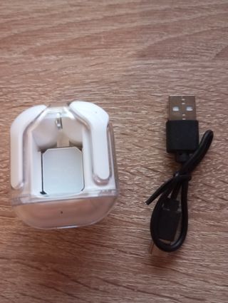 Auriculares inalámbricos con base de carga NUEVOS