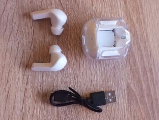 Auriculares inalámbricos con base de carga NUEVOS