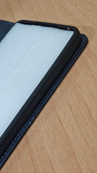 Funda protectora cuero móvil.