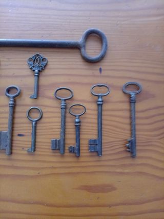 Lote de 14 llaves antiguas
