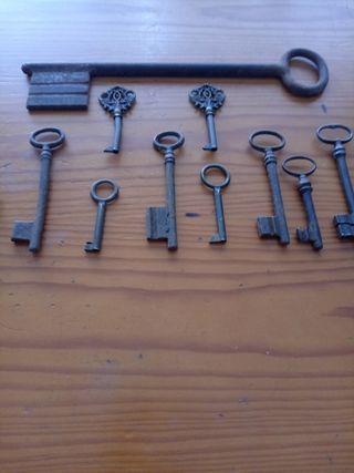 Lote de 14 llaves antiguas
