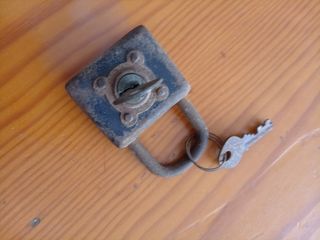 Antiguo candado
