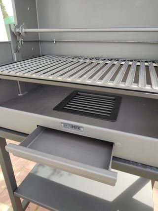 Barbacoa con chimenea