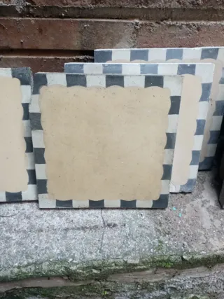 Baldosa hidráulica antigua