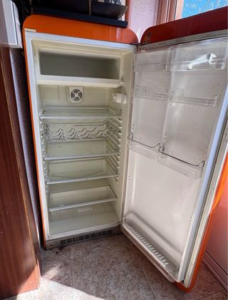 Nevera SMEG color naranja
