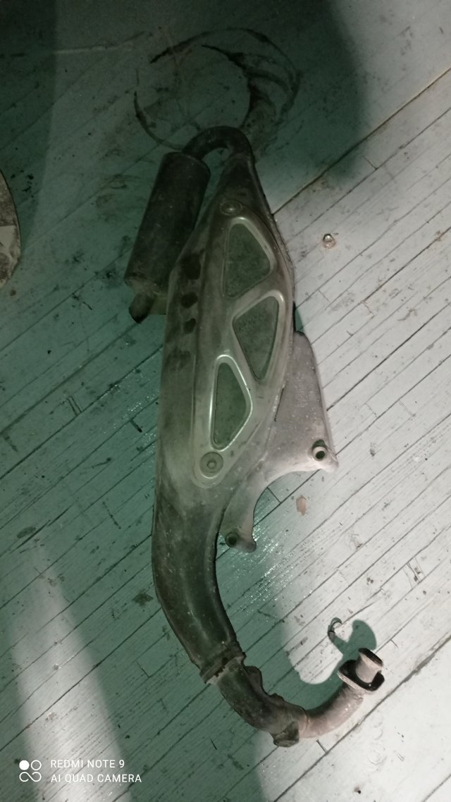Escape de serie Aprilia sr50