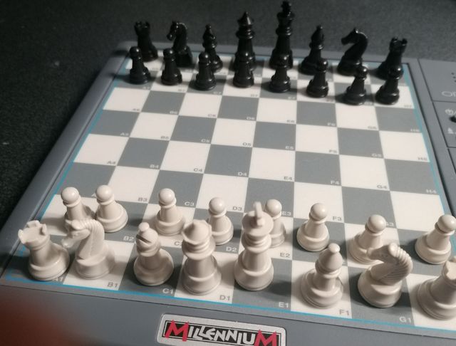 Scacchiera elettronica con 6 giochi