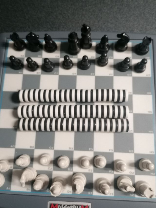 Scacchiera elettronica con 6 giochi