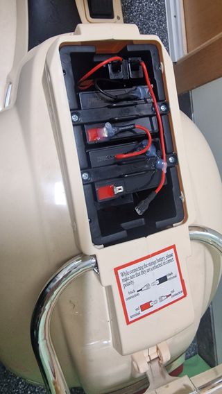 Moto vespa con bateria infantil