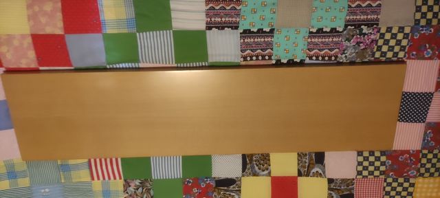 Tabla para estantería enchapada en Haya.