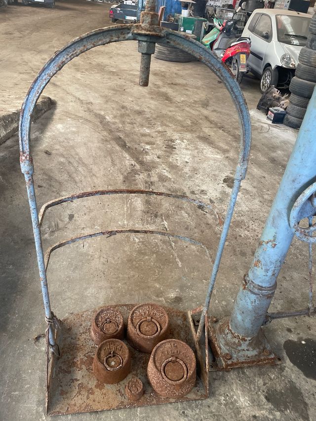 Bascula antigua Ariso Y cia S.a año 1860