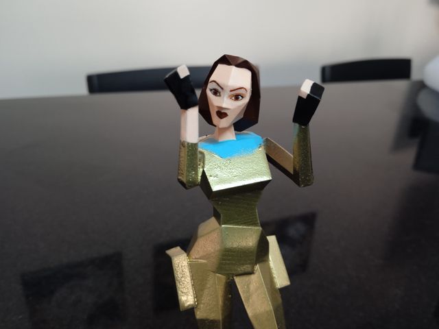 figura resina tomb raider lara croft midas oro