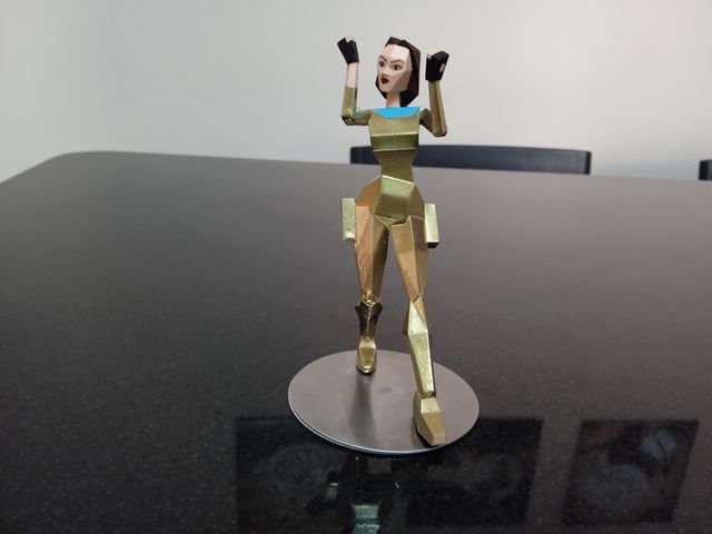 figura resina tomb raider lara croft midas oro