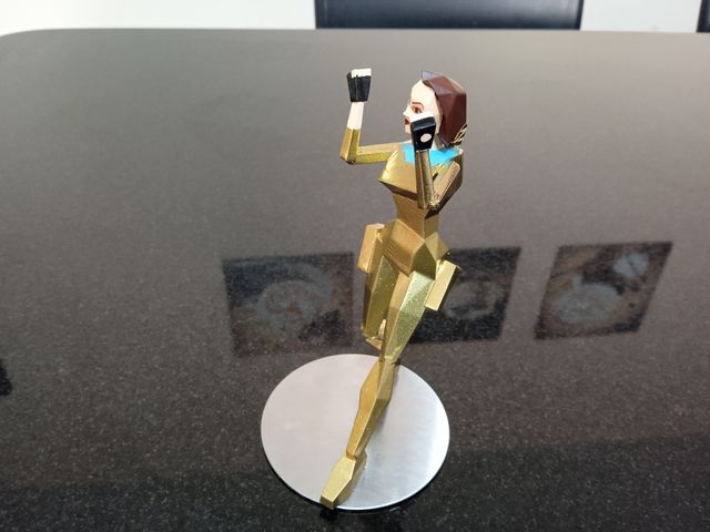 figura resina tomb raider lara croft midas oro