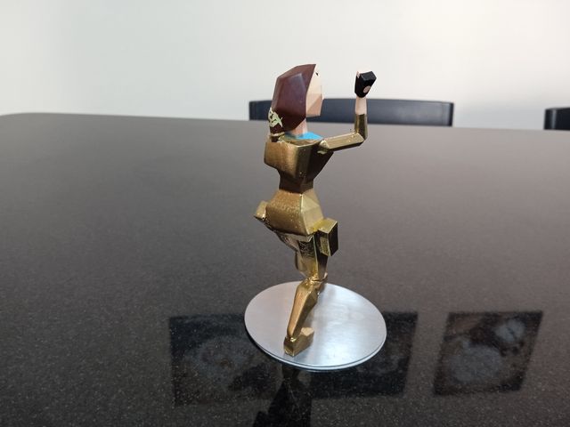 figura resina tomb raider lara croft midas oro