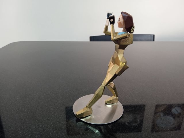figura resina tomb raider lara croft midas oro