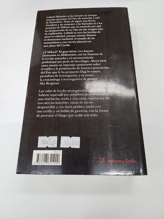 La chica que soñaba con un cerillo y un galon de gasolina: The Girl Who Played with Fire (Millennium) (Spanish Edition)