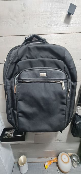 Mochila case logic para portatil.