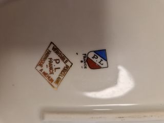 Antigua fuente de porcelana francesa con peces