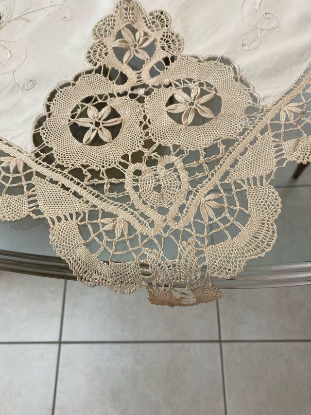 Elegante tovaglia in burano