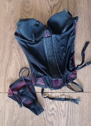 Lencería sexy con tanga y medias. S