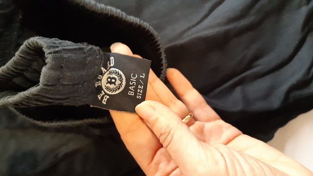 Due paia pantaloni L uomo di tuta