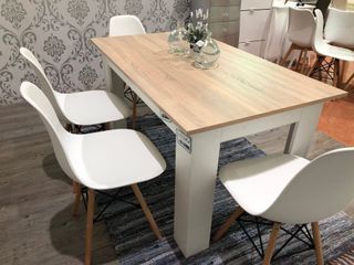 mesa de comedor con 4 sillas 