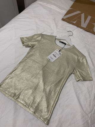Camiseta dorada de fiesta Zara. Sin estrenar