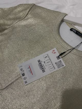 Camiseta dorada de fiesta Zara. Sin estrenar