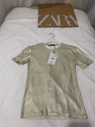 Camiseta dorada de fiesta Zara. Sin estrenar