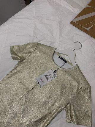 Camiseta dorada de fiesta Zara. Sin estrenar