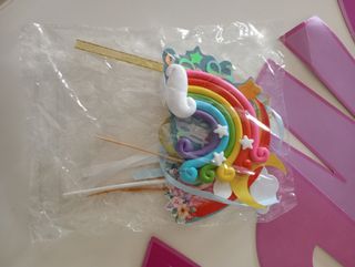 Scritta buon compleanno e decorazioni 