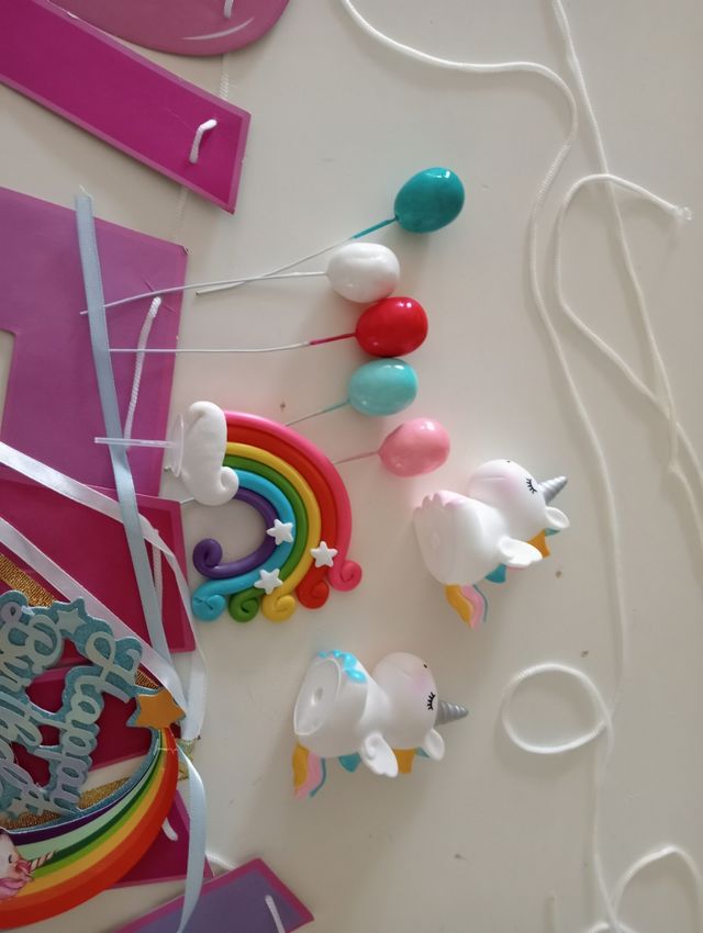 Scritta buon compleanno e decorazioni