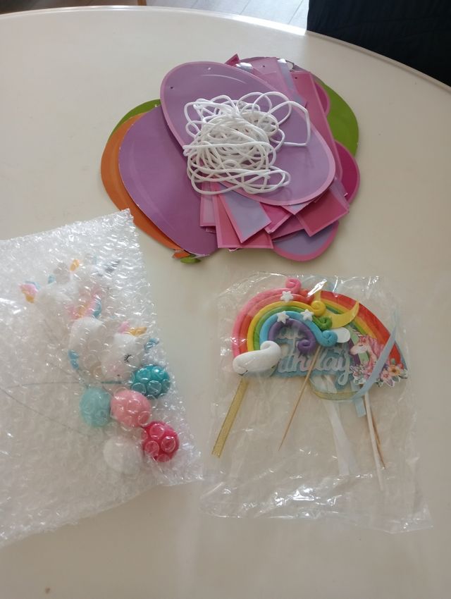 Scritta buon compleanno e decorazioni