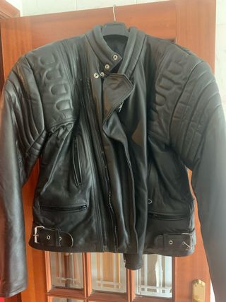 Se vende 2 chaquetas de piel de moto 