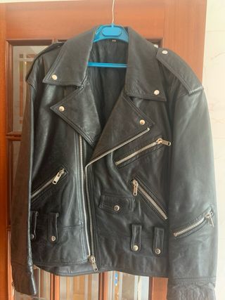 Se vende 2 chaquetas de piel de moto 