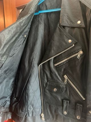 Se vende 2 chaquetas de piel de moto 