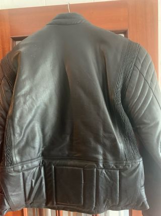 Se vende 2 chaquetas de piel de moto 