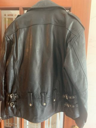 Se vende 2 chaquetas de piel de moto 