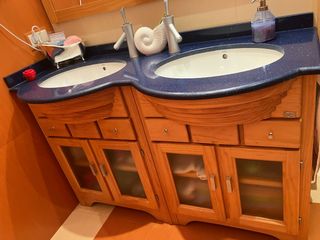 Mueble de baño en madera