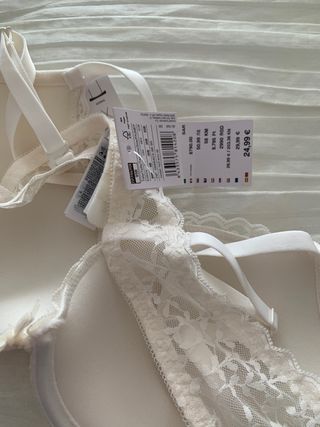 Sujetador con etiqueta