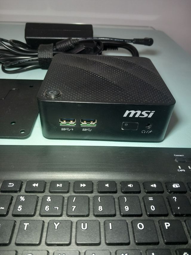 MINIPC  MSI  TECLADO   CARGADOR Y MONITOR ACER.
